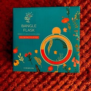🩷NWT! Chic and Tonic Pink Bangle Flask🩷